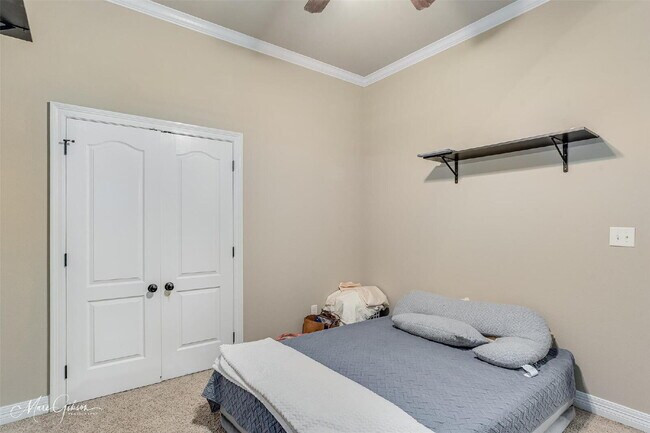 Building Photo - 244 Gloucester Dr