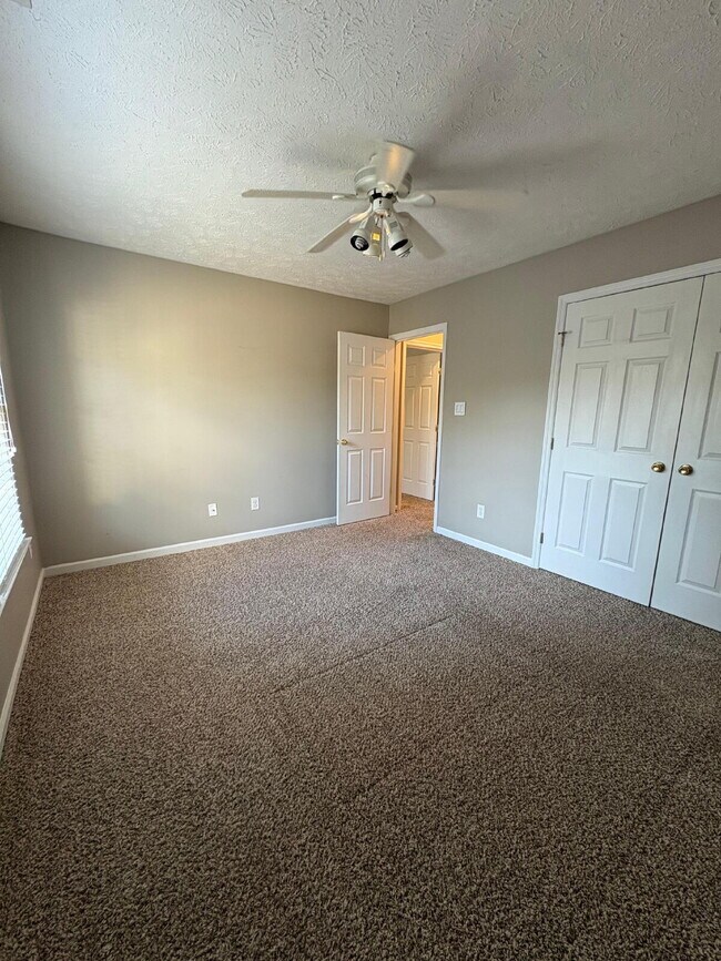 Building Photo - Beautiful executive home, in desirable neighborhood close to schools and Fort Bragg