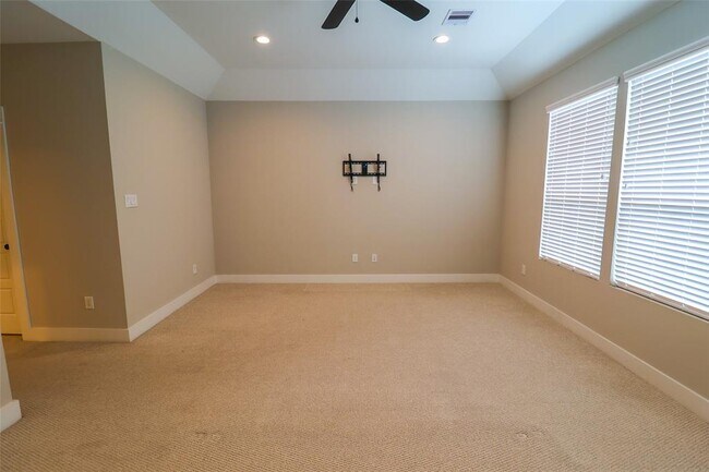 Building Photo - 5213 Pinemont Creek Ln