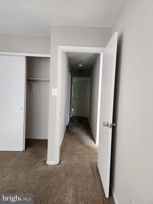 Building Photo - 39 5 Crown Royal Cir