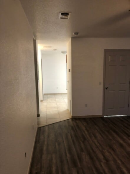 Building Photo - 3393 Green Briar Cir