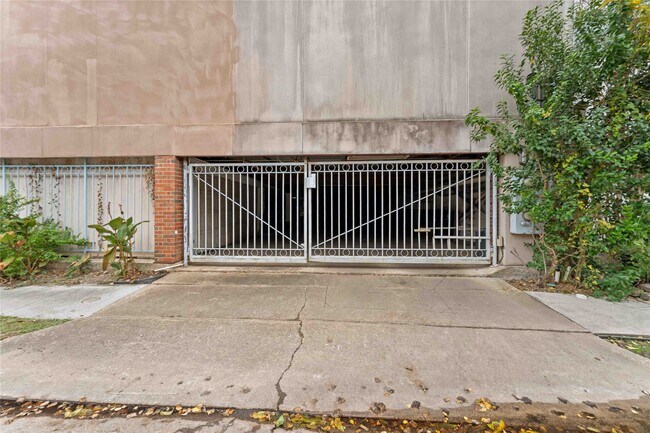 Building Photo - 2002 Fairview St