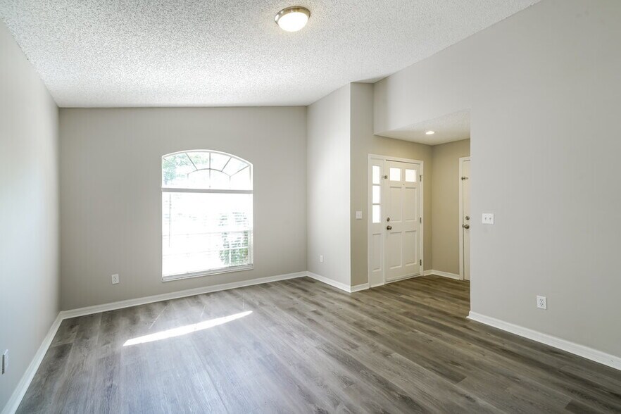 Building Photo - 1831 Coyote Pl