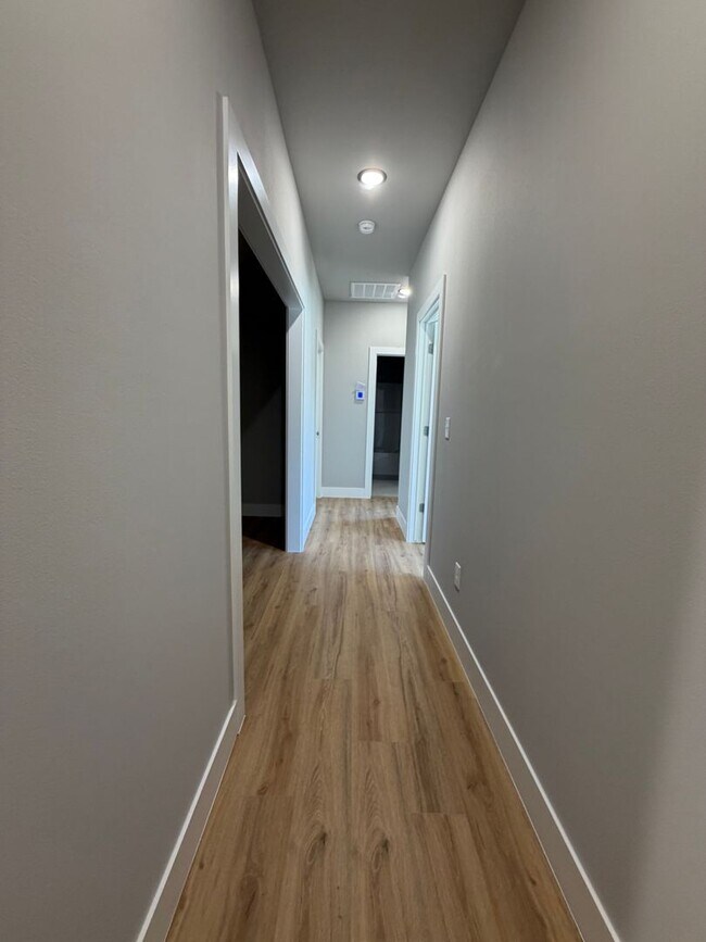 Building Photo - ***940 Seaborn Way***
