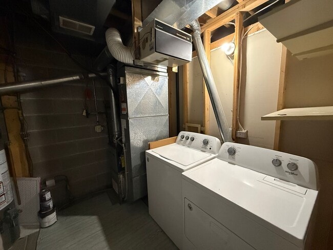 Building Photo - RENT SPECIAL! Updated 2 Bed, 2.5 Bath Apple Valley Townhome