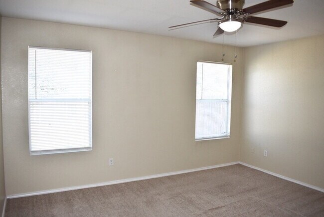 Building Photo - "Great 3-2-2 Home with Open Floor Plan and Spacious Backyard!"