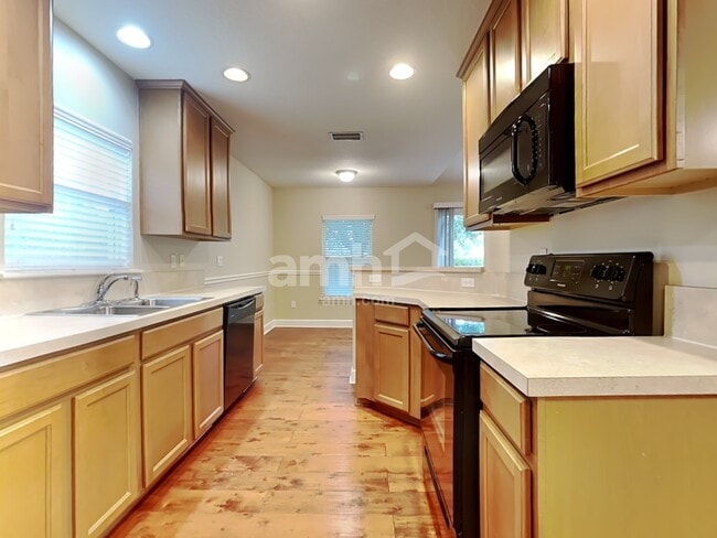 Building Photo - 6651 Chester Park Dr