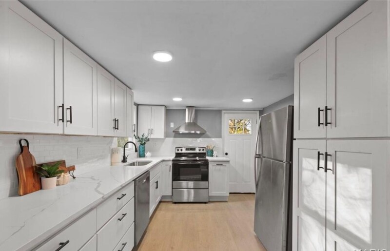 Building Photo - 3221 Suncrest Ave