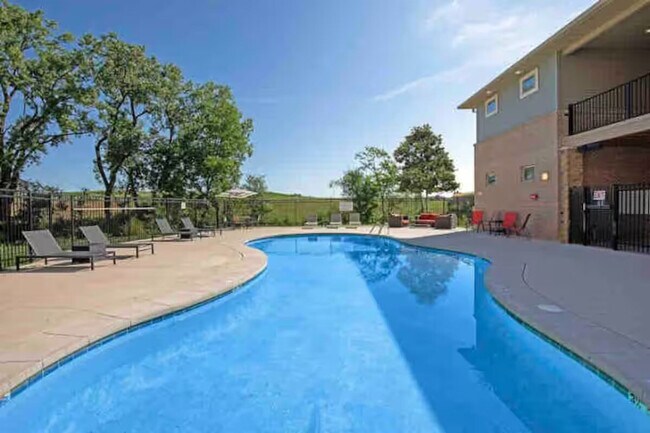 Building Photo - 8350 Cascade Ave