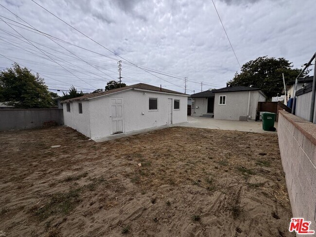 Building Photo - 3020 Magnolia Ave