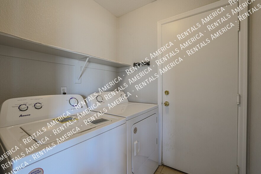 Building Photo - 1324 S Mosley Ct