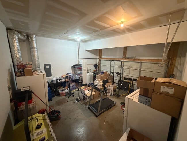 Building Photo - 3 Bdrm/2.5 Bth Home Located Close to I-95