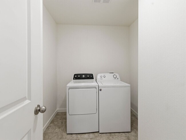 Building Photo - Beautiful Home in Severance with 3-Car Garage, Fenced Yard, and Central A/C!