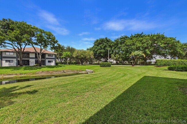 Building Photo - 15451 Pembridge Dr