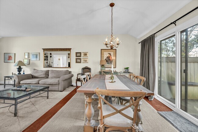 Building Photo - 123 Heritage Vlg