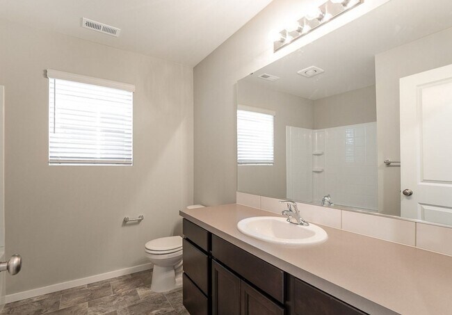 Building Photo - Modern 4-Bedroom Puyallup Home Built in 2022