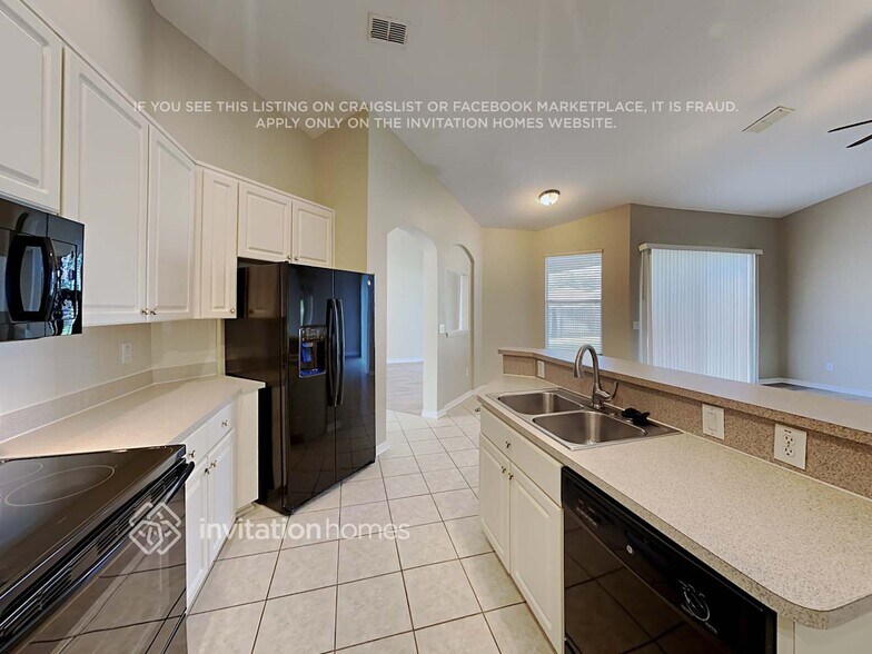Building Photo - 9424 Clover Glen Dr