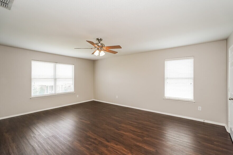 Building Photo - 5000 Caraway Dr