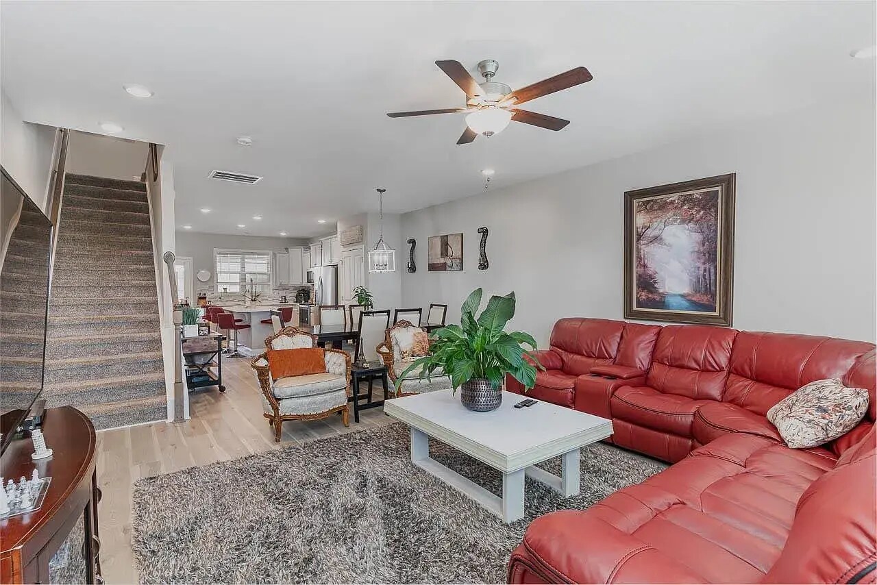 2nd floor living room - 1006 Gateway Commons Cir