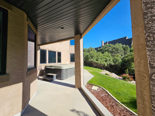 Building Photo - 738 Deer Hollow Rd