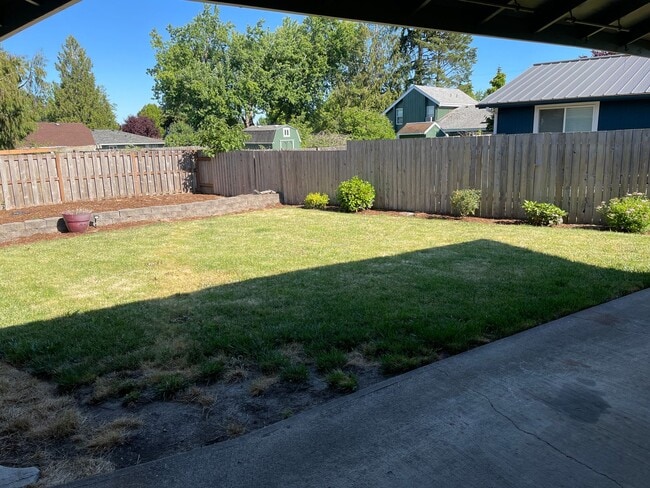 Building Photo - 3 Bedroom 2 Bath Single Family House