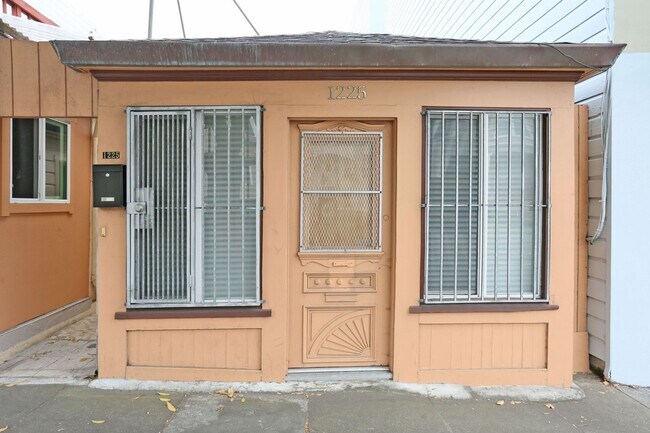 Building Photo - 1225 Anza St