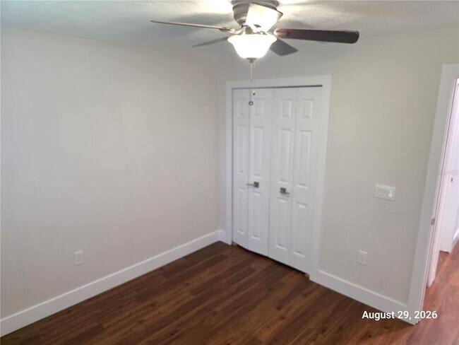 Building Photo - 834 Amidon St