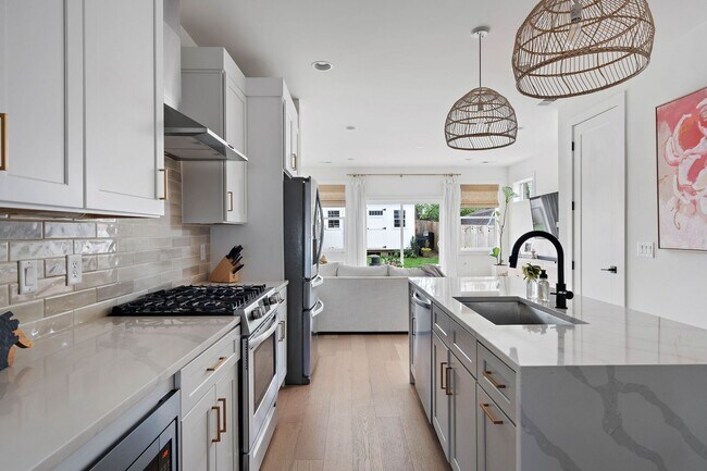 Building Photo - Stylish East Nashville Home with Open Layo...