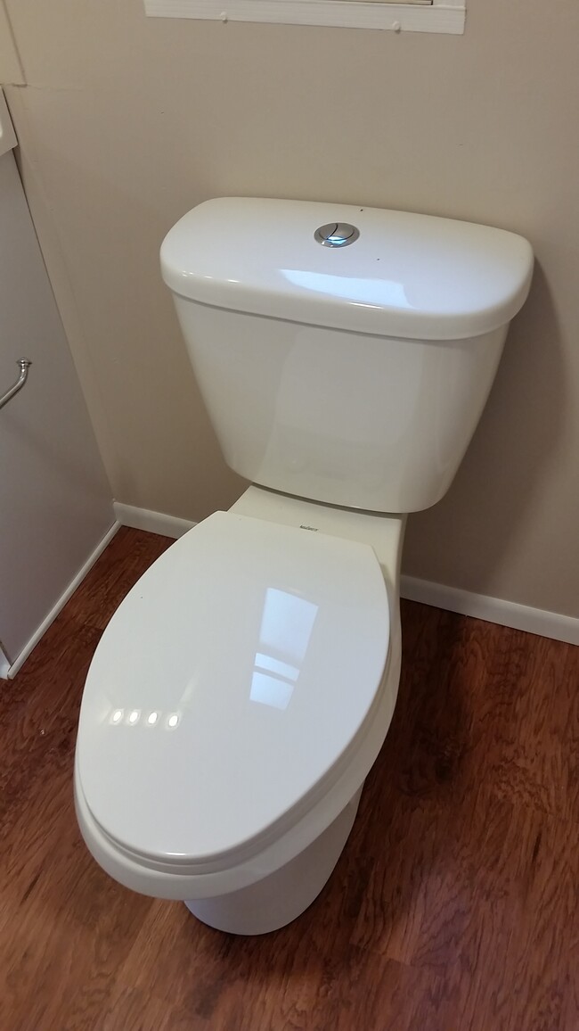 Building Photo - 8830 Highland View Rd