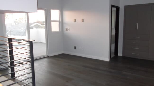 Building Photo - 205 S Irena Ave