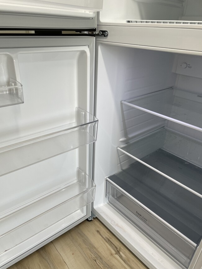 Building Photo - 89 S Valley Dr