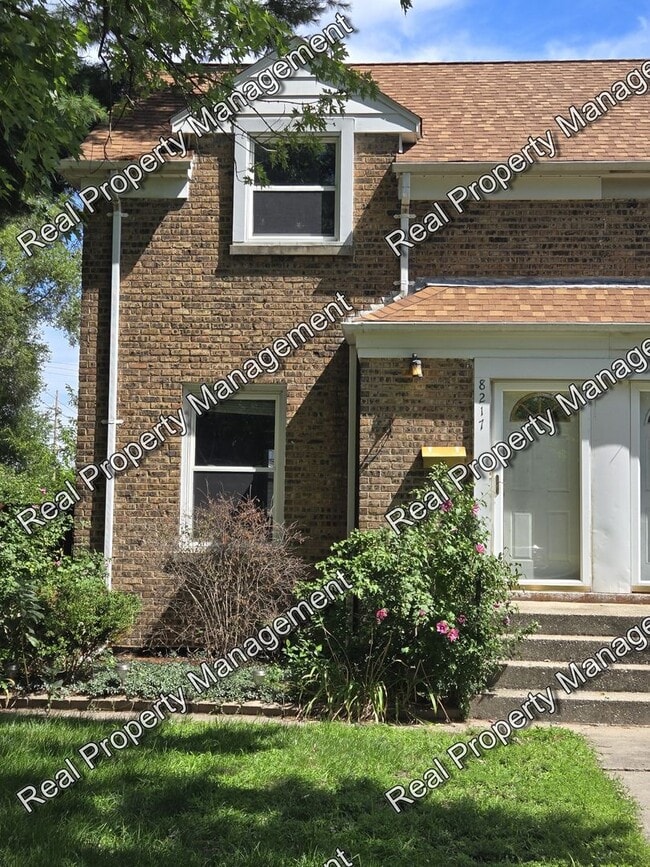 Building Photo - 2 Bedroom Duplex