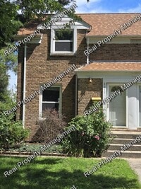 Building Photo - 2 Bedroom Duplex