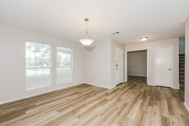 Building Photo - 2628 Loch Wood Dr