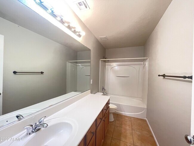 Building Photo - 4489 E Del Rio St