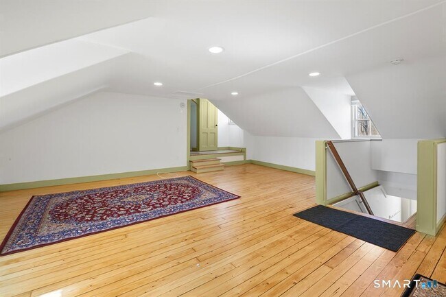 Building Photo - 185 Main St