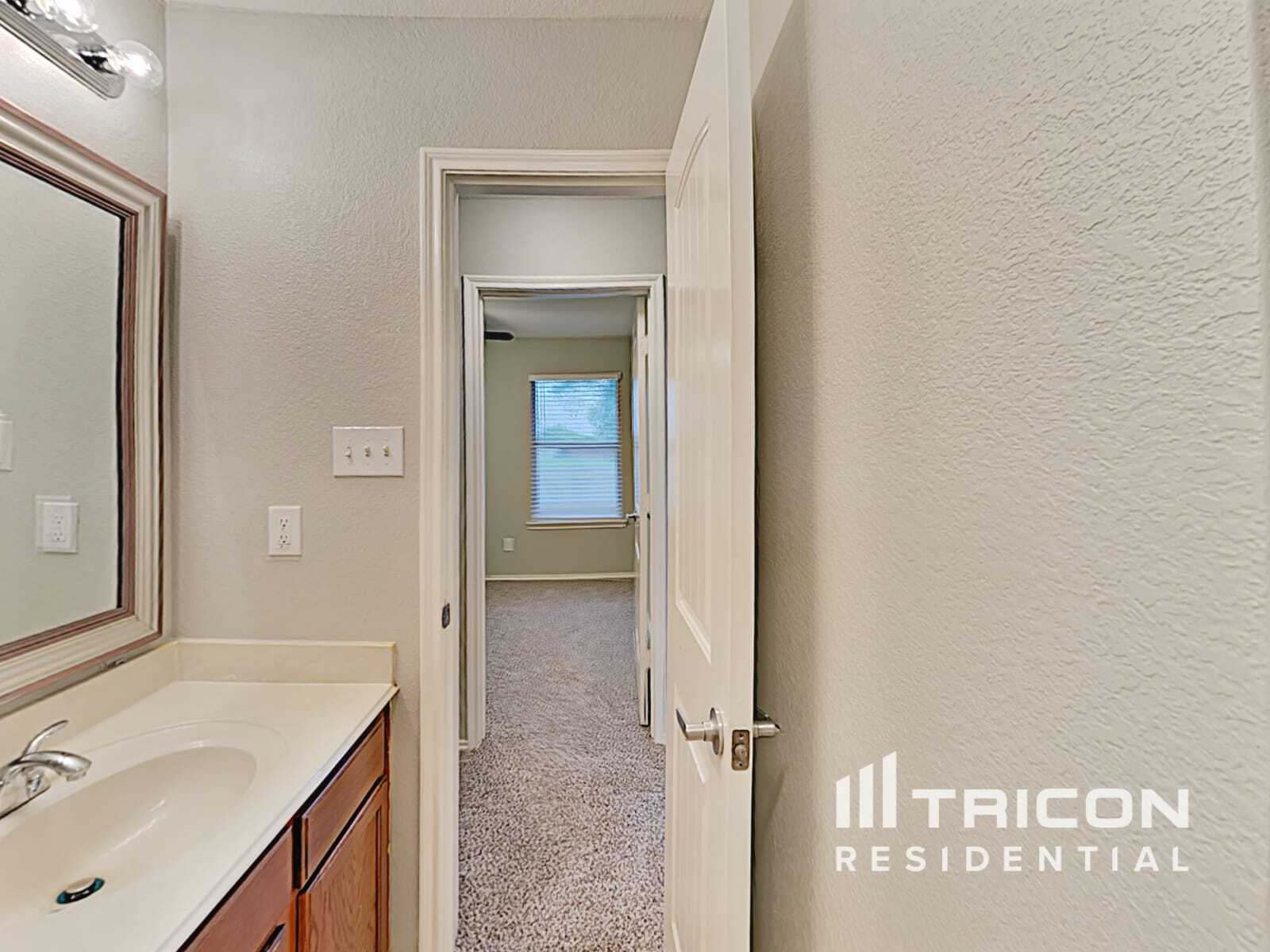 Building Photo - 626 Chapman Dr