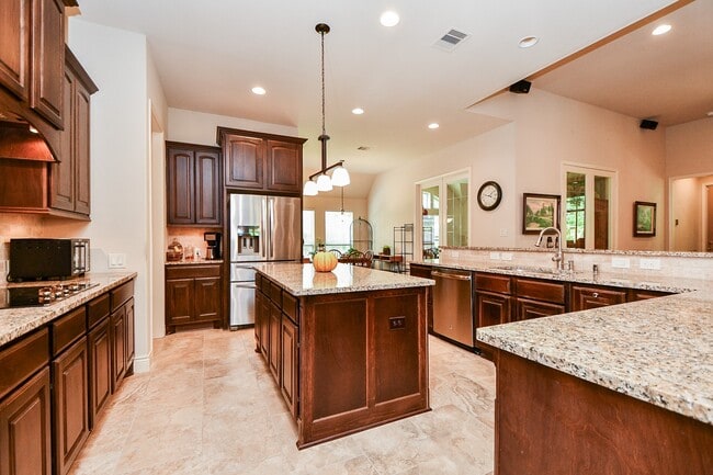 Building Photo - 23335 Robinson Pond Dr