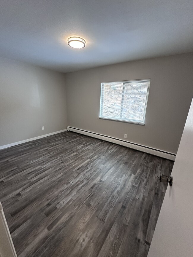 Building Photo - 2805 Riverside Dr
