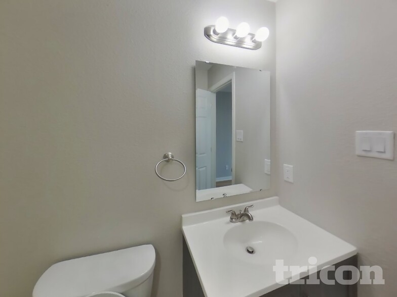 Building Photo - 9544 W Campfire Dr