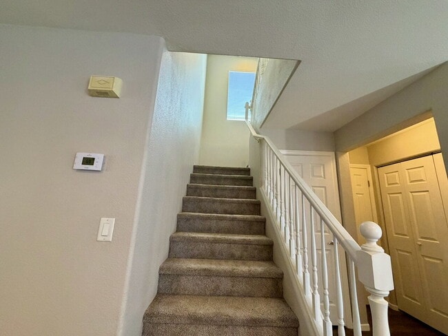 Building Photo - GATED 3 BED 2.5 BATH 1 CAR GARAGE SINGLE FAMILY HOME WITH COMMUNITY POOL