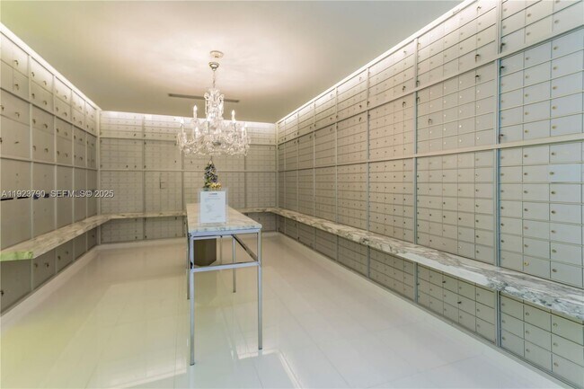 Building Photo - 465 Brickell Ave