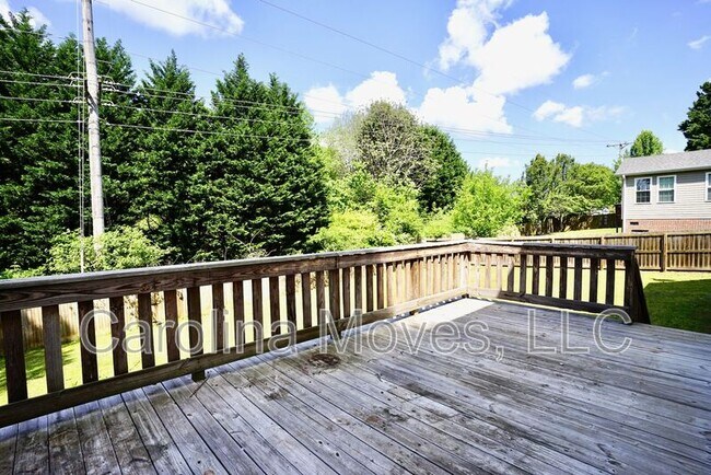 Building Photo - 212 Hardwood Rd