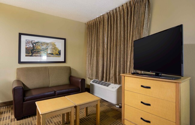 Building Photo - Furnished Studio-Charleston - Airport