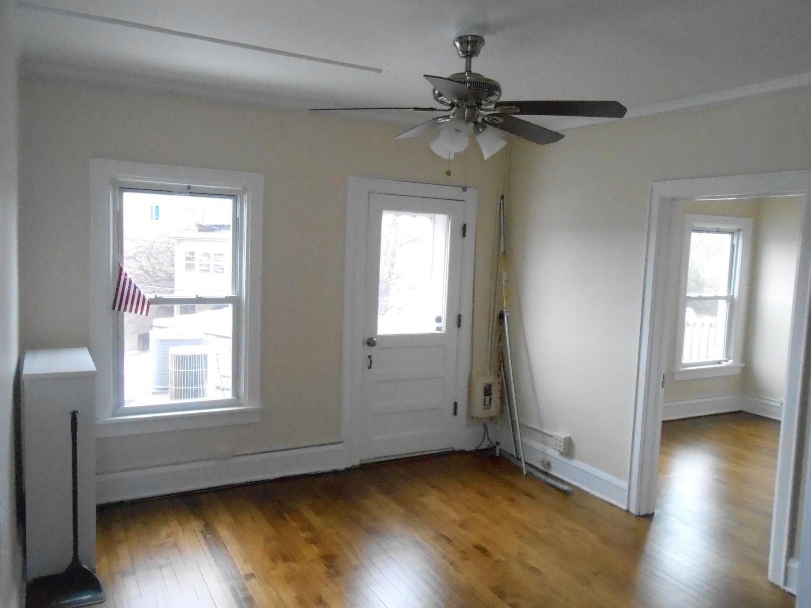 Building Photo - 809 Elm St