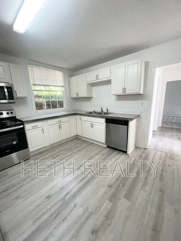 Building Photo - 1588 Hamilton Street