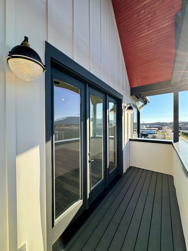 Building Photo - 1865 Zeta Way