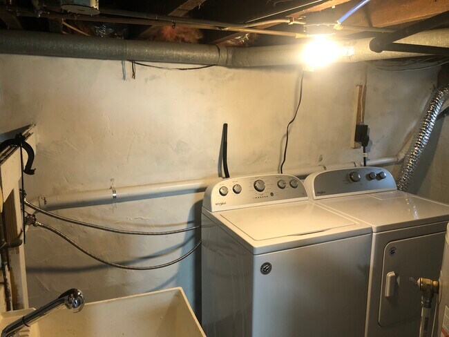 Building Photo - 488 Caroline Street