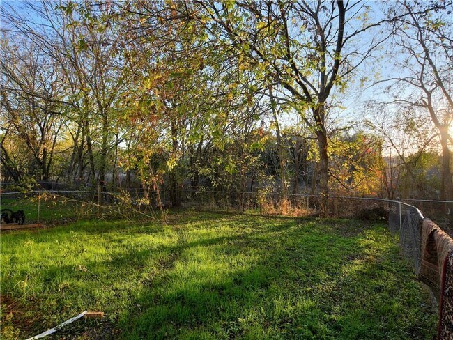 Building Photo - 5401 Spring Meadow Rd