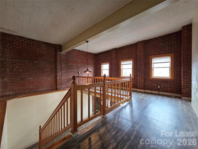 Building Photo - 203 W Liberty St